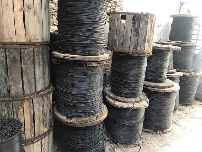 mua cap quang cu